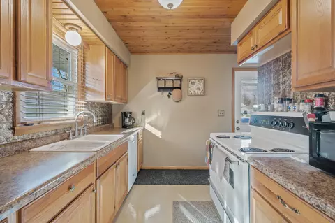 712 Baxter St N, Champlin, MN 55316 photo 9