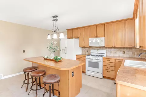 207 Sunset Ave N, New Prague, MN 56071