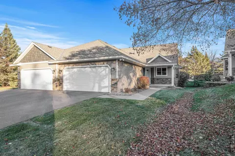 654 Echo Shores Ct, Mahtomedi, MN 55115