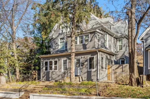 1622 Hillside Ave N, Minneapolis, MN 55411