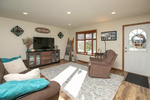 443 6th St SE, Dover, MN 55929 photo 3