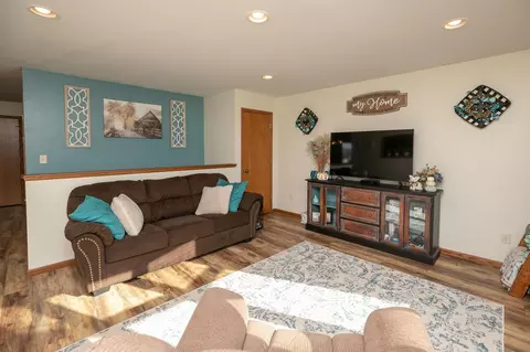 443 6th St SE, Dover, MN 55929 photo 5