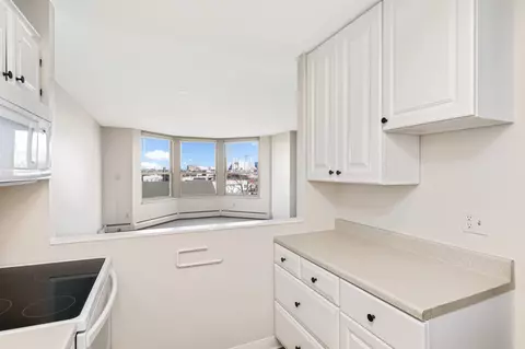 1425 W 28th St #516, Minneapolis, MN 55408