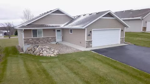 2212 Ridgedale Dr SE, Alexandria, MN 56308