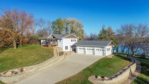 5443 Kelly Lake Trl, Faribault, MN 55021