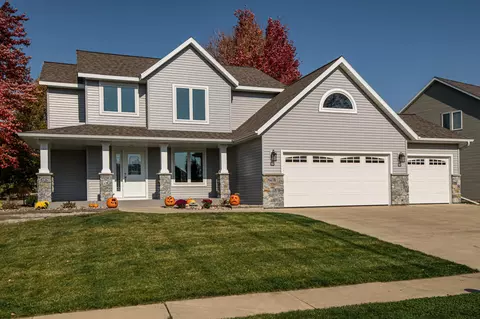 5061 Nicklaus Dr NW, Rochester, MN 55901