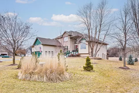 1501 Oakview Ct, Lino Lakes, MN 55038