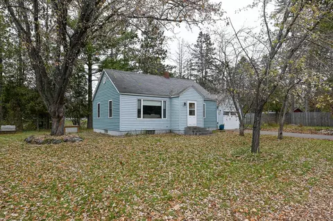 105 8th St, Moose Lake, MN 55767