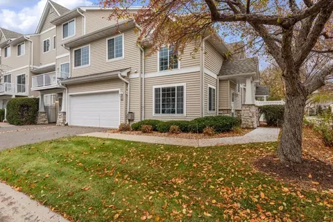 366 Willoughby Way W, Minnetonka, MN 55305