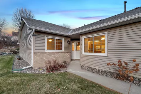 7548 Newbury Rd, Woodbury, MN 55125