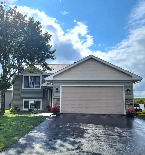1308 Osprey Ct, New Richmond, WI 54017