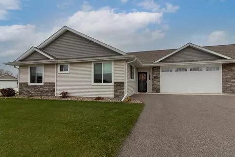 3110 Prairie Rose Dr, Mankato, MN 56001