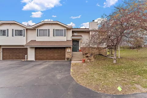 1062 Aston Cir, Burnsville, MN 55337