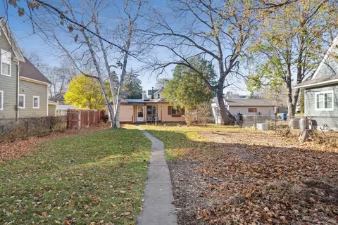 142 7th Ave N, Hopkins, MN 55343