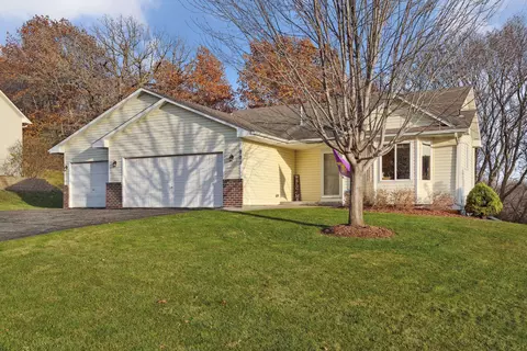 991 Sunny Ridge Dr, Carver, MN 55315