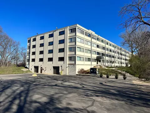 2100 Valkyrie Dr NW #402, Rochester, MN 55901