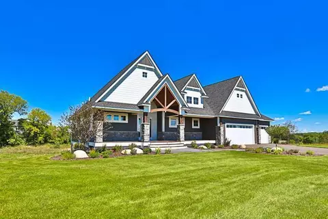 706 Crest Curv, Hudson, WI 54016