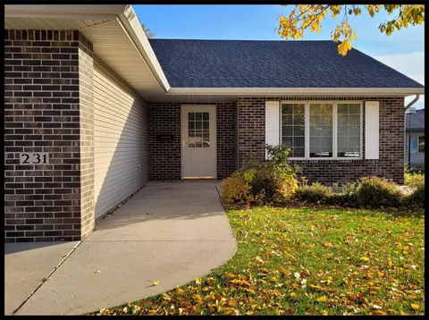 231 Valley View Dr SE, Willmar, MN 56201 photo 2