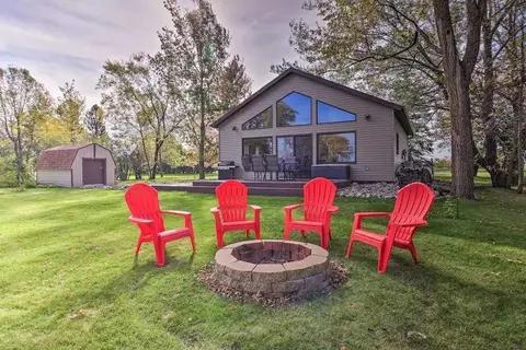 602 S Shore Dr, Detroit Lakes, MN 56501