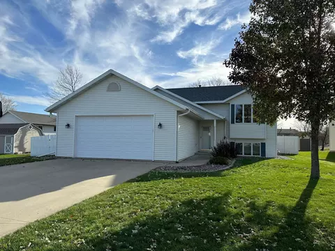 130 Renea Dr, Saint Charles, MN 55972