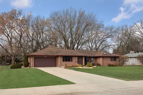 2001 Regent Ave N, Golden Valley, MN 55422