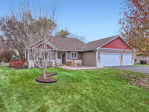 641 Highland Ln, Lino Lakes, MN 55014