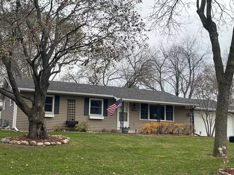 3700 Rolling View Dr, White Bear Lake, MN 55110
