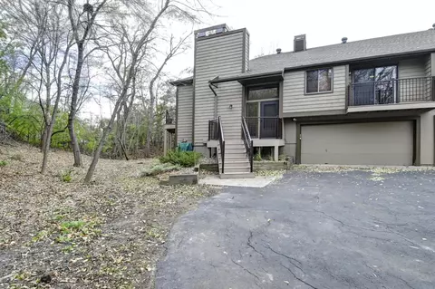 11477 Carriage Ct, Eden Prairie, MN 55344