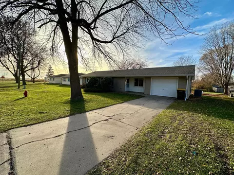 214 NW 3rd St, Pennock, MN 56279