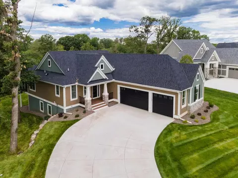 3 Pondview Trl, North Oaks, MN 55127