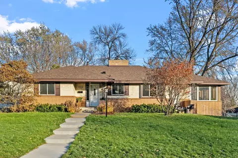 3201 Skycroft Dr, Saint Anthony, MN 55418