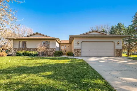 1565 Sunset Dr SW, Owatonna, MN 55060