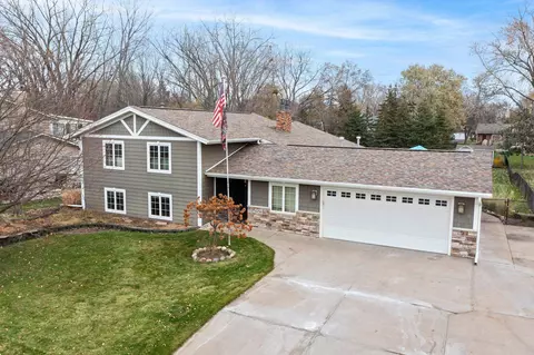 6758 E Shadow Lake Dr, Lino Lakes, MN 55014