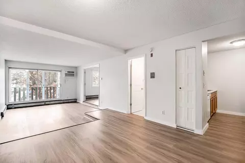 1601 N Innsbruck Dr #281, Fridley, MN 55432
