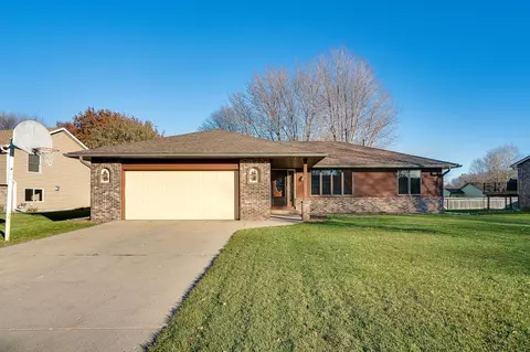 1287 Limestone Dr S, Shakopee, MN 55379