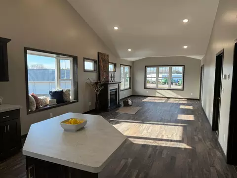 440 Meadowview Ct, Paynesville, MN 56362