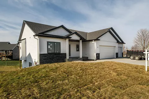 1443 Anthony Ct, Zumbrota, MN 55992