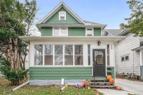 988 Margaret St, Saint Paul, MN 55106