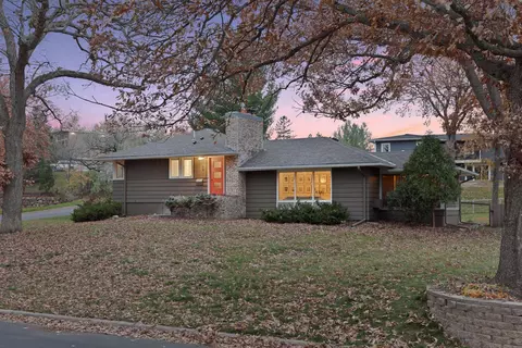 421 Burntside Dr, Golden Valley, MN 55422
