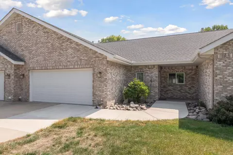 909 W Main St, Belle Plaine, MN 56011