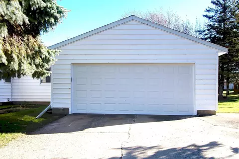 103 4th St, Kenyon, MN 55946 photo 2