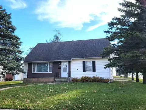 103 4th St, Kenyon, MN 55946