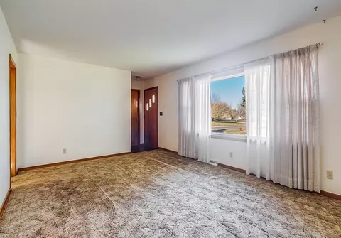 103 4th St, Kenyon, MN 55946 photo 4