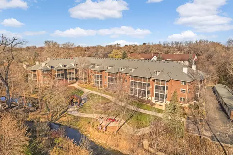1350 Douglas Dr N #213, Golden Valley, MN 55422