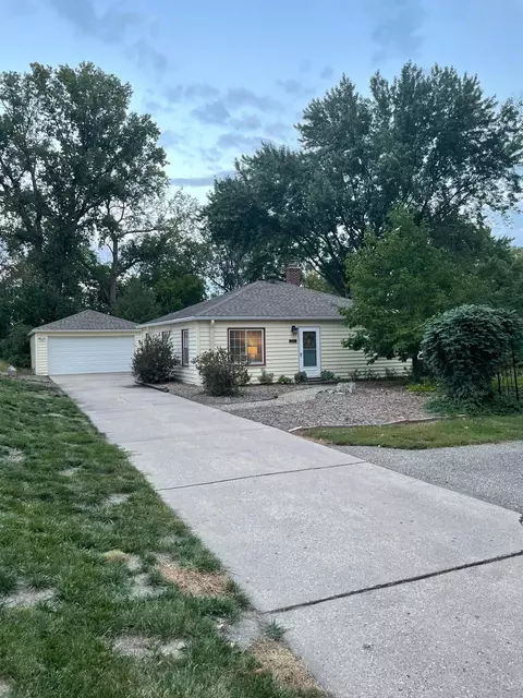 2976 Victoria St N, Roseville, MN 55113
