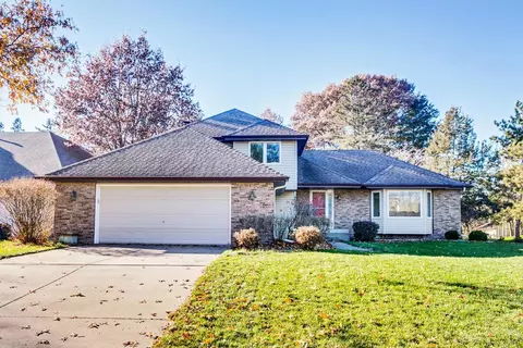 5725 Lois Ln, Shoreview, MN 55126