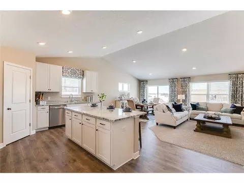 8286 Shire Trl, Woodbury, MN 55129