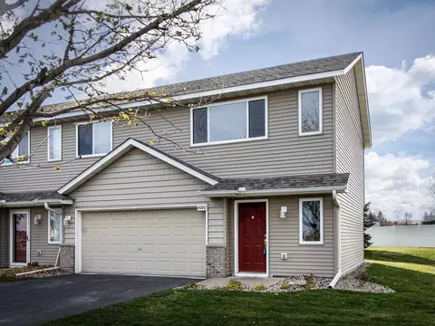 4060 Blakewood Dr, Shakopee, MN 55379