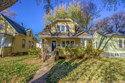 927 Armstrong Ave, Saint Paul, MN 55102
