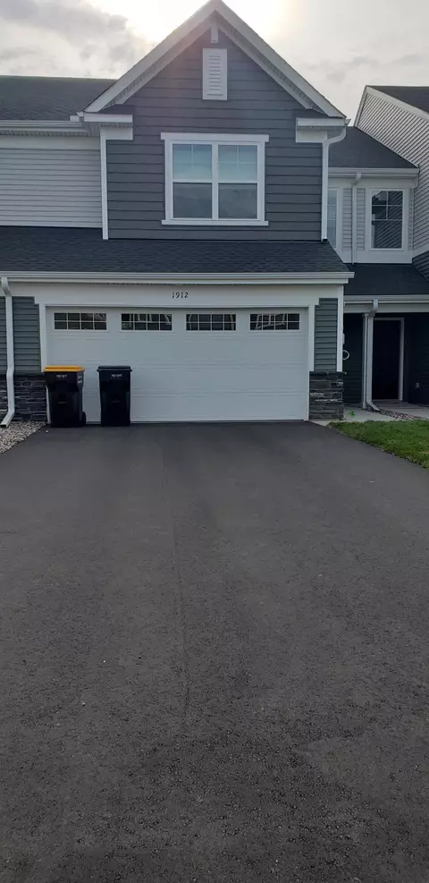 1912 Tyrone Dr, Shakopee, MN 55379